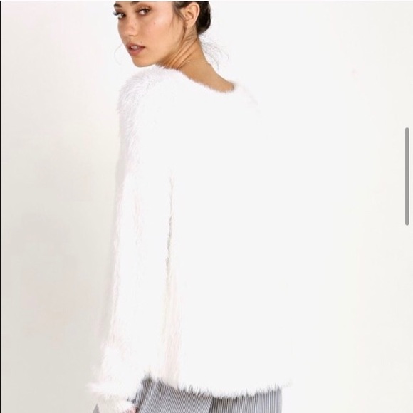BELLA DAHL Slouchy Fuzzy Sweater in White - Picture 2 of 4